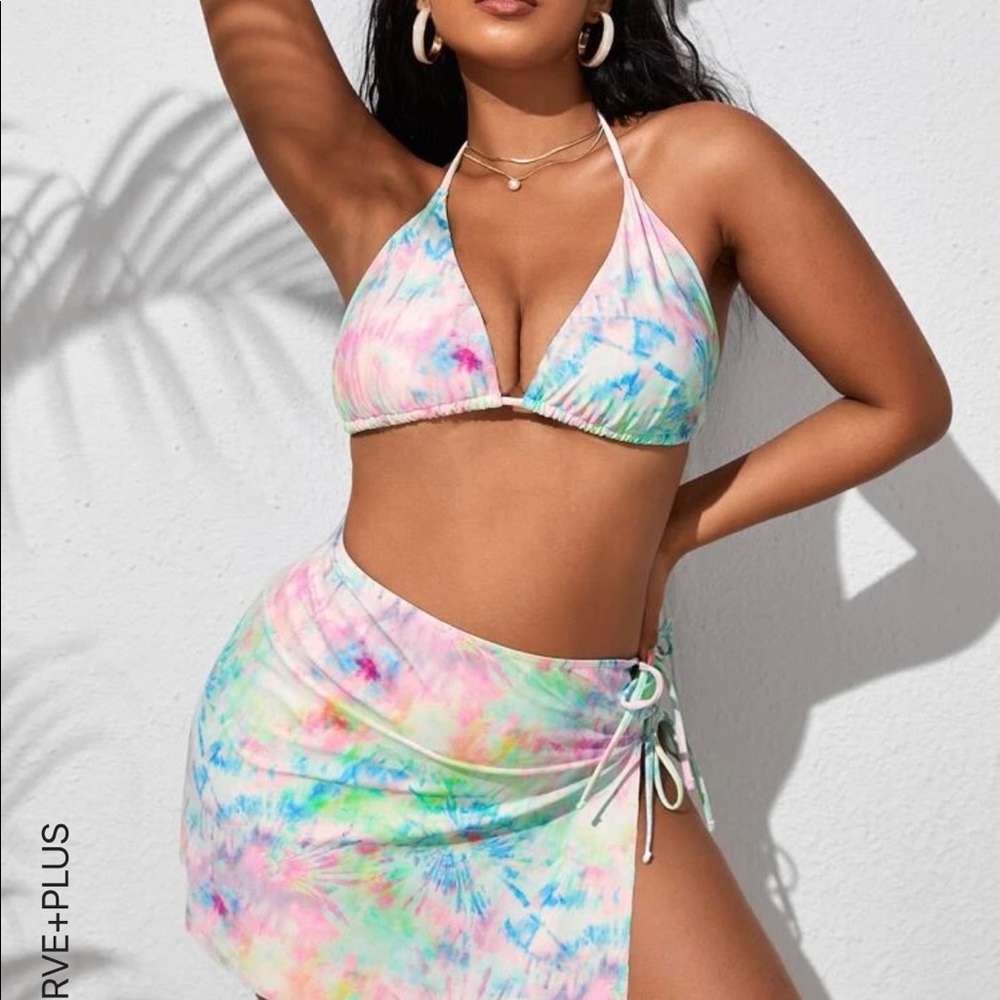 *Never Worn* 3 Piece Plus Tie Dye Triangle Bikini Swimsuit & Beach
Skirt Sz 3Xl